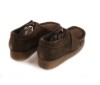 Chaussures Clarks originals Wallabee en daim brun pour homme.